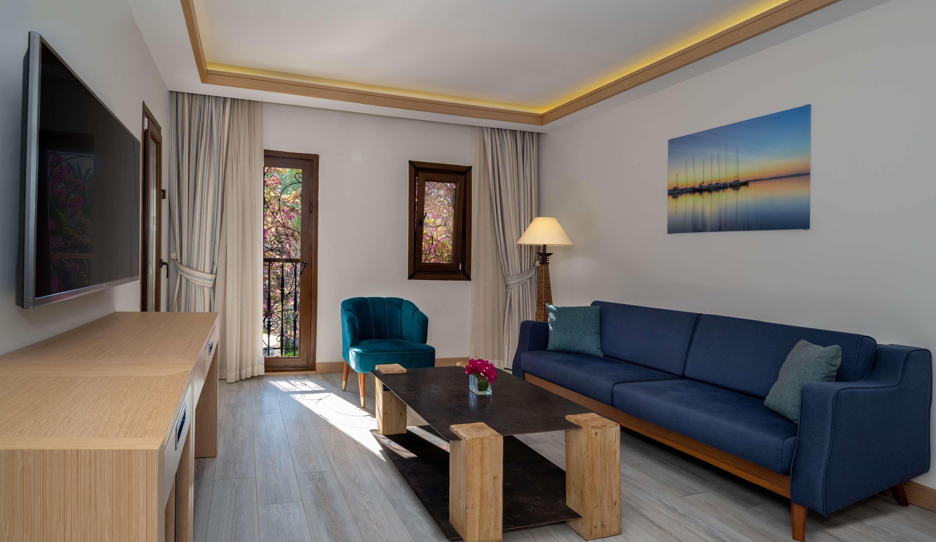 Doubletree By Hilton Bodrum Marina Vista Exterior foto